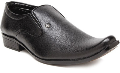 11% OFF on Foot n Style Fs166 Slip On Shoes