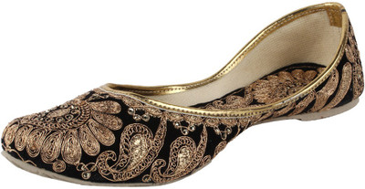 18% OFF on Saashiwear Punjabi Jutis