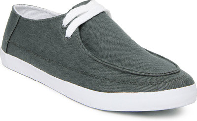 roadster shoes flipkart