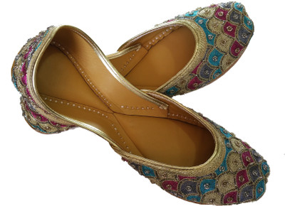 53% OFF on Sukra Steps Skin Mojaris