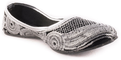 40% OFF on Forever Footwear Zohra Embroidered Mojaris