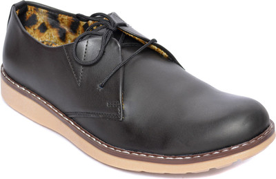 66% OFF on Kamil Black Casual Shoes