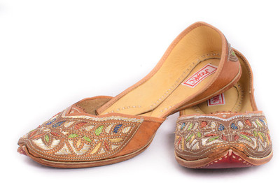 11% OFF on Mojari 8906 Mojaris