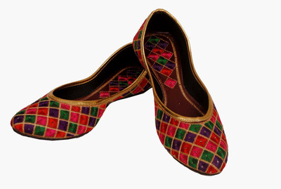 57% OFF on Goyal Square Pattern Jutis 57% OFF on Goyal Square Pattern Jutis
