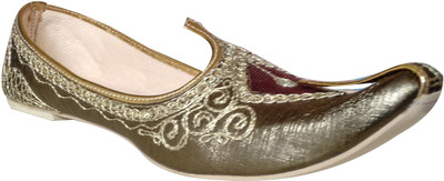 65% OFF on Carresa Dark Embroidered with contrast Red Punjabi Jutis 65% OFF on Carresa Dark Embroidered with contrast Red Punjabi Jutis