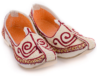 28% OFF on Ridhi Sidhi RSJ116 Mojaris