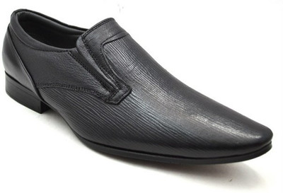 31% OFF on Lippy Black Slip On Shoes 31% OFF on Lippy Black Slip On Shoes