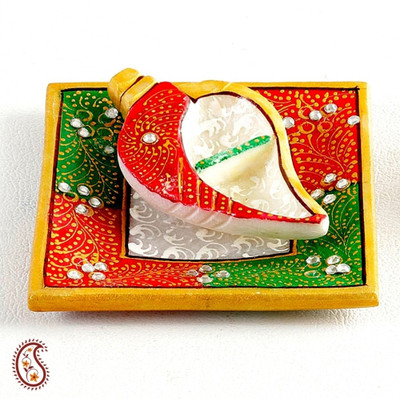 21% OFF on Aapno Rajasthan Shankh Shape Kumkum Rice Container In White Marble Showpiece - 10.16 cm 21% OFF on Aapno Rajasthan Shankh Shape Kumkum Rice Container In White Marble Showpiece - 10.16 cm