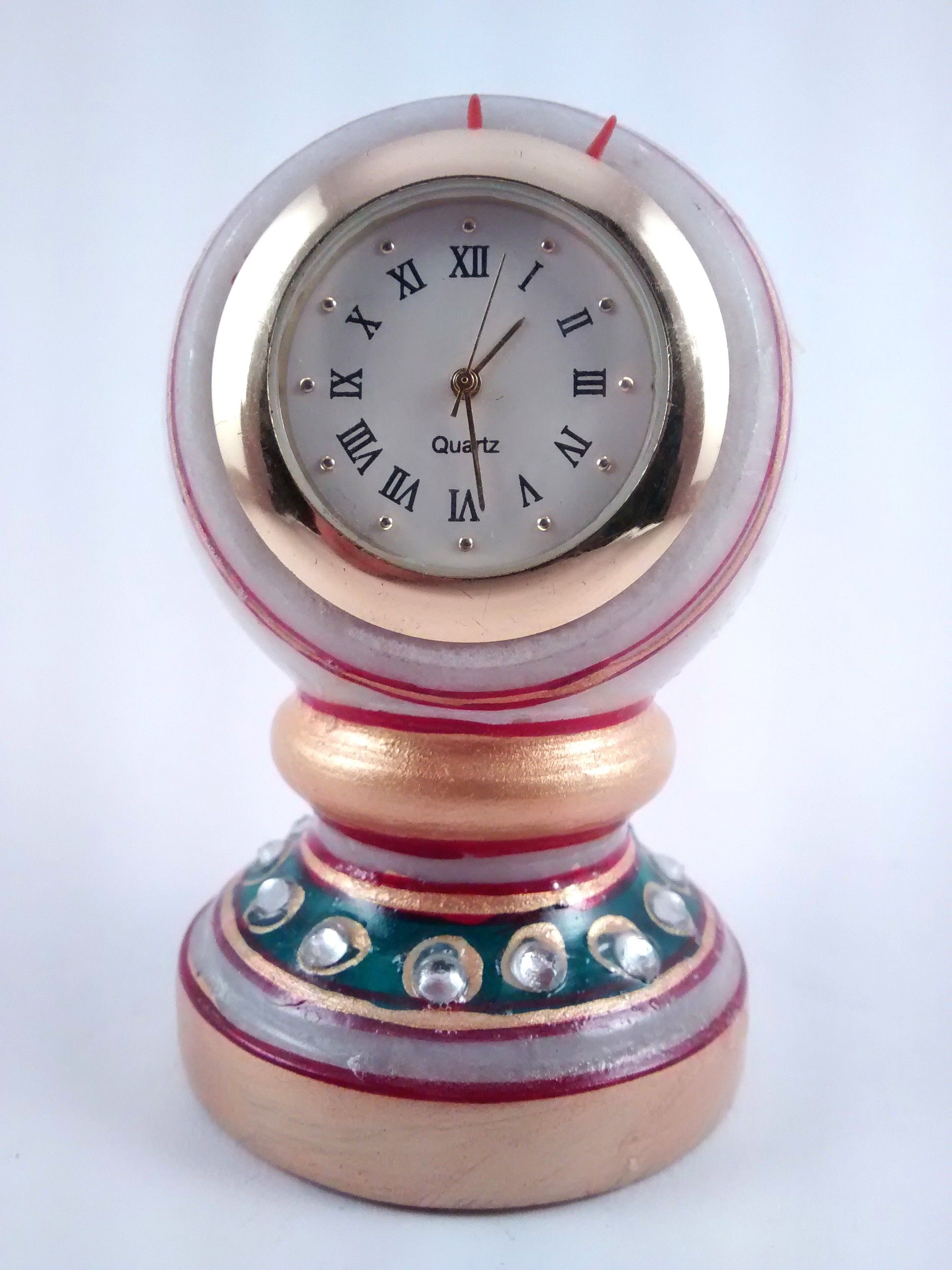 63% OFF on Artist Haat Analog Golden Clock 63% OFF on Artist Haat Analog Golden Clock