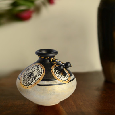 42% OFF on ExclusiveLane Handpainted Madhubani Matki Flat Natural Terracotta Vase 42% OFF on ExclusiveLane Handpainted Madhubani Matki Flat Natural Terracotta Vase