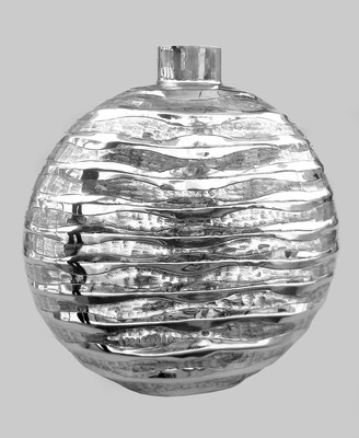 16% OFF on Metallic Kreationz Aluminium Vase 16% OFF on Metallic Kreationz Aluminium Vase