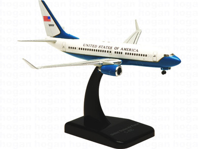 Hogan Wings Boeing 737-700 US Air Force 1:400 (C-40C), Scale 1:400 (with Stand with Gear)
